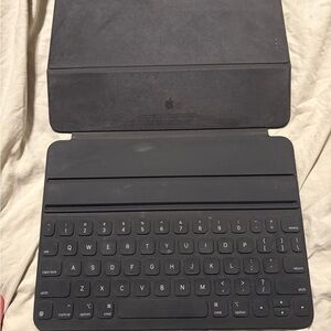 Apple Black Smart Keyboard for iPad